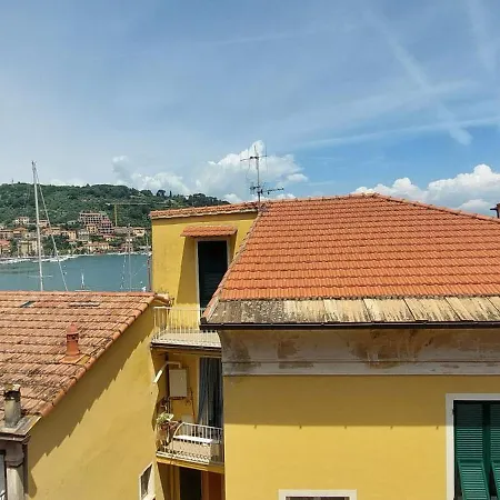 La Mansarda Sul Golfo Apartment *